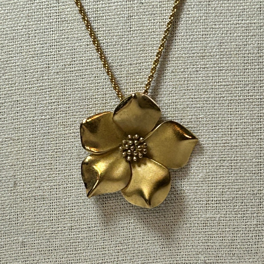 RARE Signed Vintage Crown TRIFARI Gold Plated FLOWER Pendant Necklace